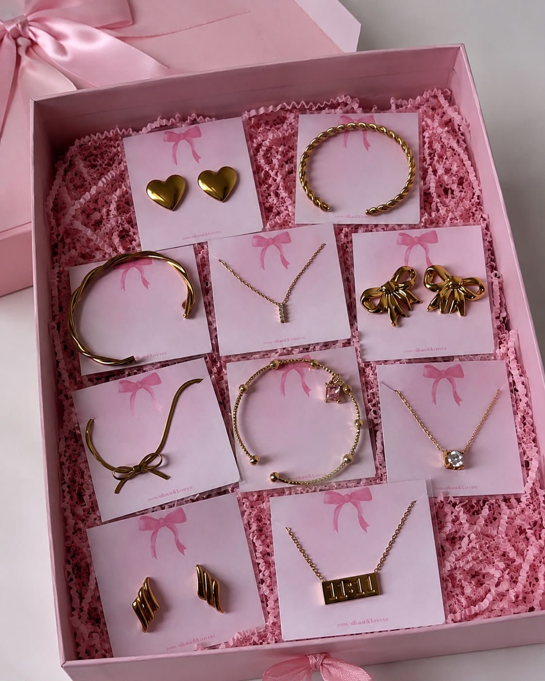 Jewellery hamper box  (10-15 anti tarnish jewellery will be added)
